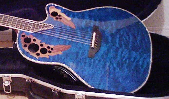 キルティッドメイプルトップのOvationギター
